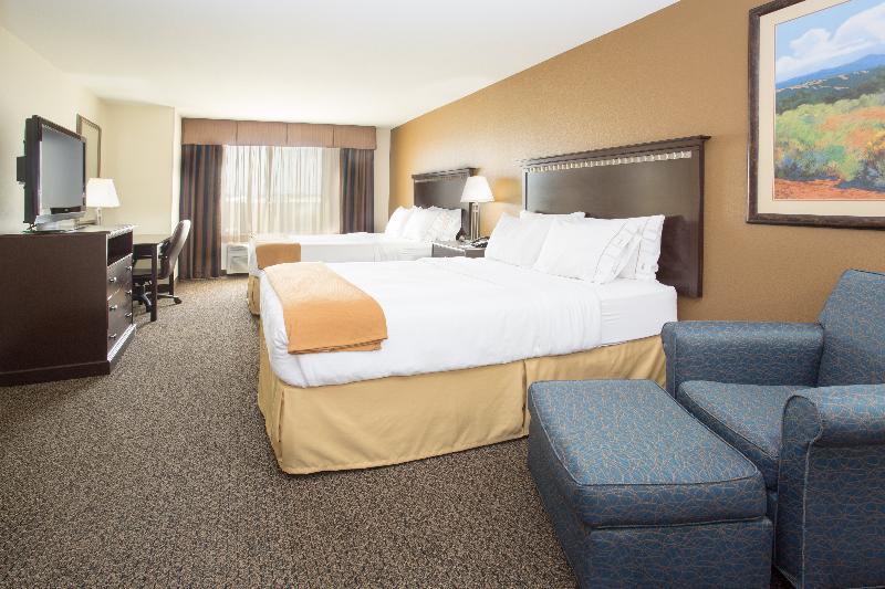 Holiday Inn Express & Suites Pueblo By Ihg מראה חיצוני תמונה